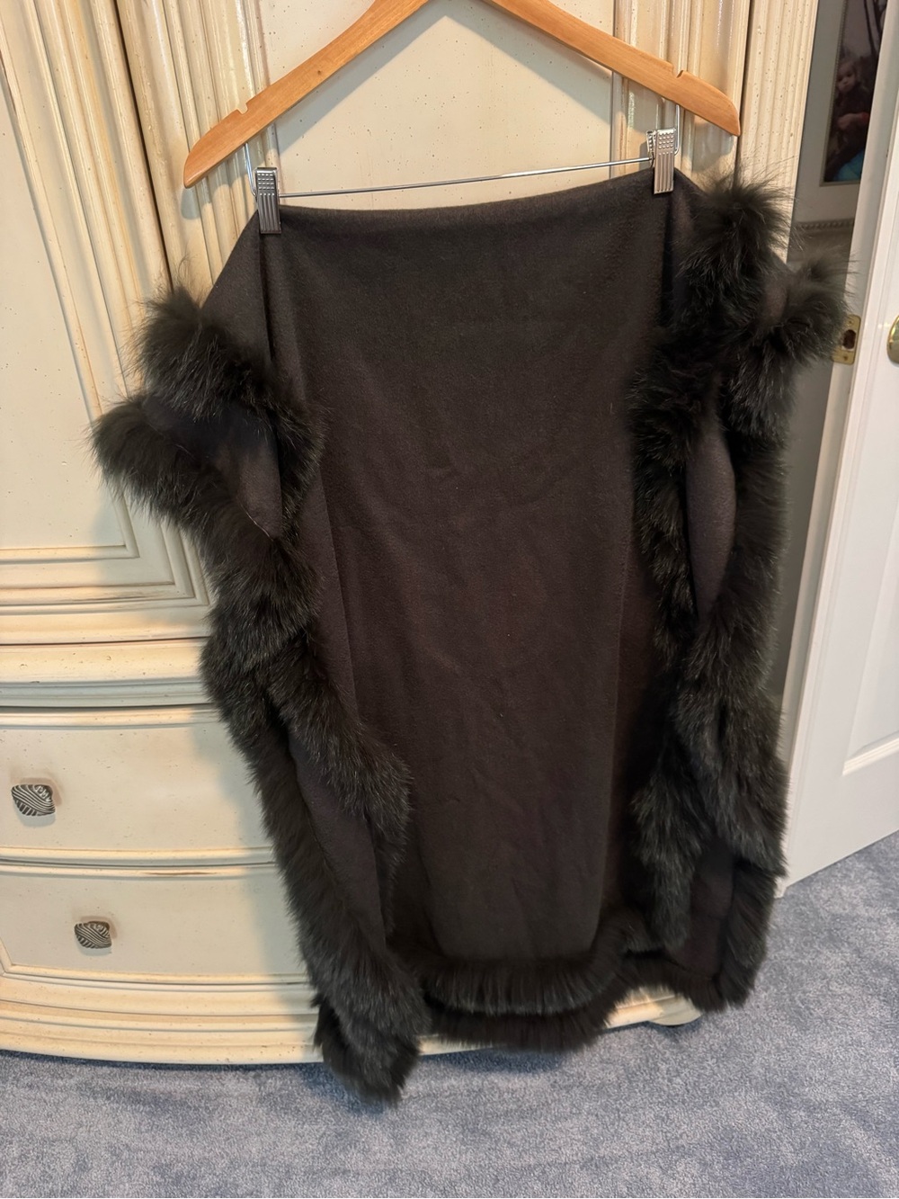 Adrienne Landau dark green Fox Fur-Trim shawl